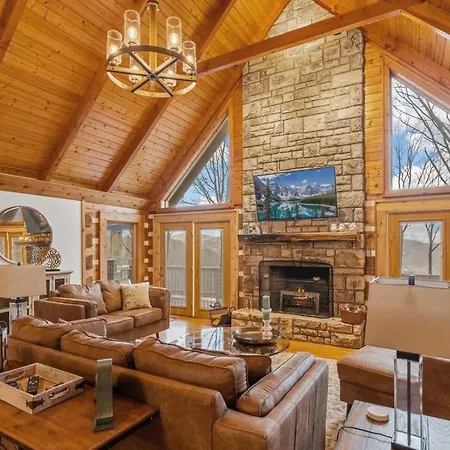 Peek-A-Boo Lodge